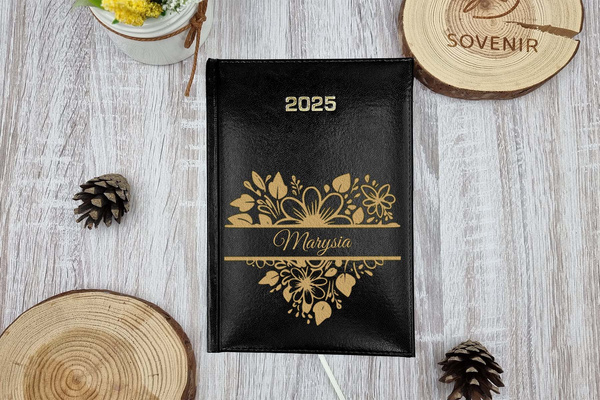 Kalendarz 2025 Baladek CZARNY z Grawerem GRATIS Prezent dla Mamy Taty